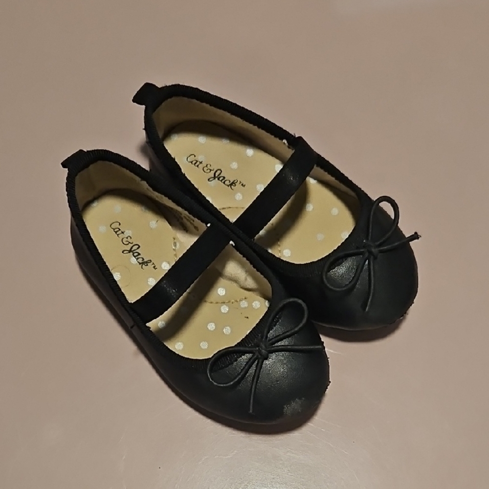 Cat & Jack Black Girls' Mary Jane Bow Flats